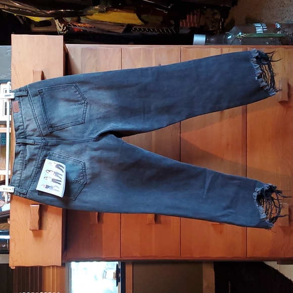 NWT Simple Society: Super High-Rise Straight Leg, Distressed/Cropped, Black - Picture 5 of 5